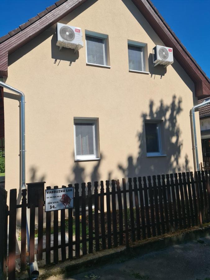 Vaddinszó lak Vila Kiskunmajsa Exterior foto